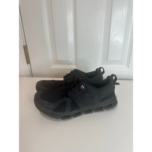 On Cloud Sky Youth Sz 5 All Black Sneakers Running Shoes - Nice, Light Tread Use - Picture 4 of 8